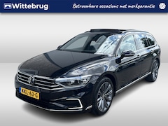 Volkswagen Passat Variant - 1.4 TSI PHEV GTE Business / AUTOMAAT/ PANO/ TREKHAAK/ ACC/ STUUR+STOELVERWARM./ MEMORY SEA