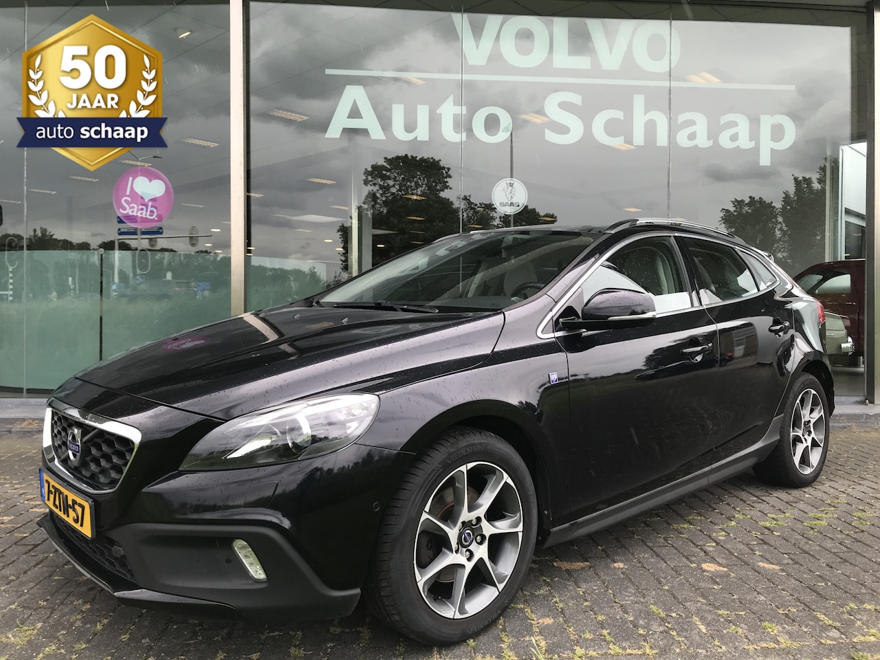 Volvo V40 Cross Country - 1.6 T4 Ocean Race Automaat | Rijklaar incl garantie | Panoramadak Trekhaak Xenon Standkach - AutoWereld.nl