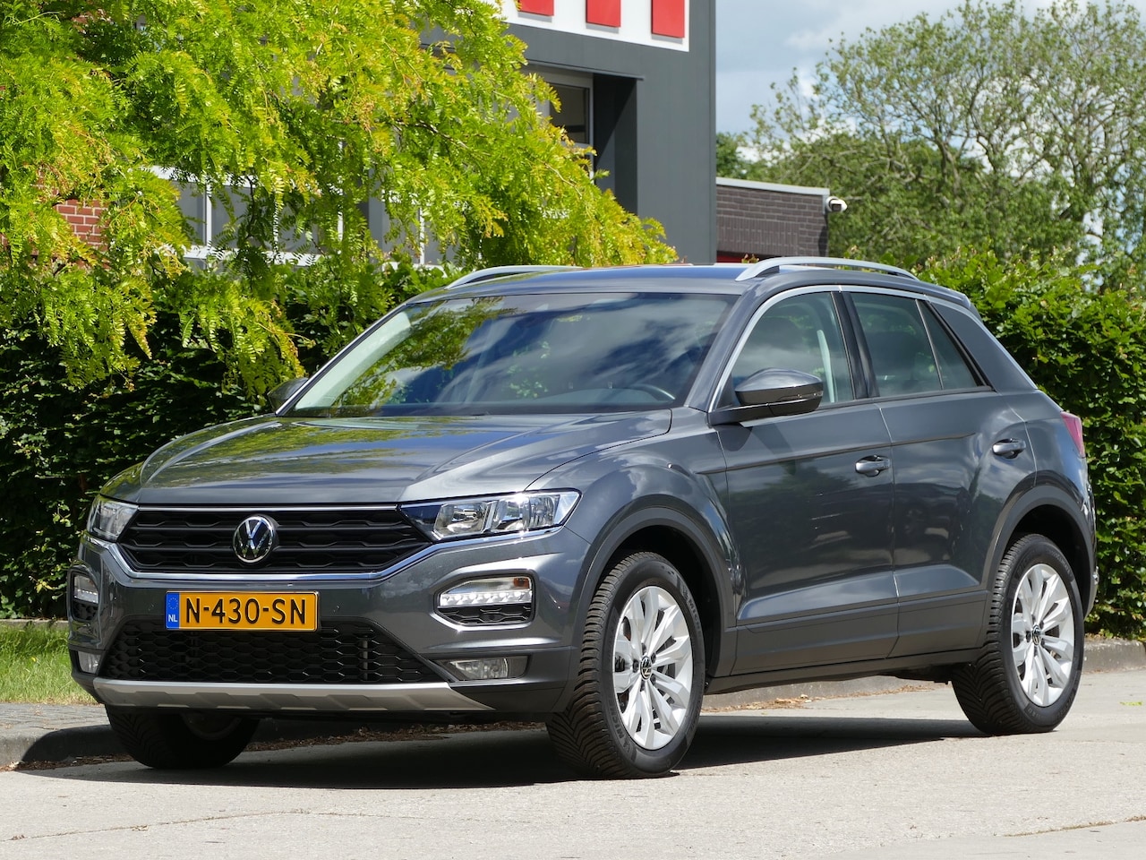 Volkswagen T-Roc - 1.5 TSI Style AUTOMAAT | achteruitrijcamera | navigatie | trekhaak - AutoWereld.nl