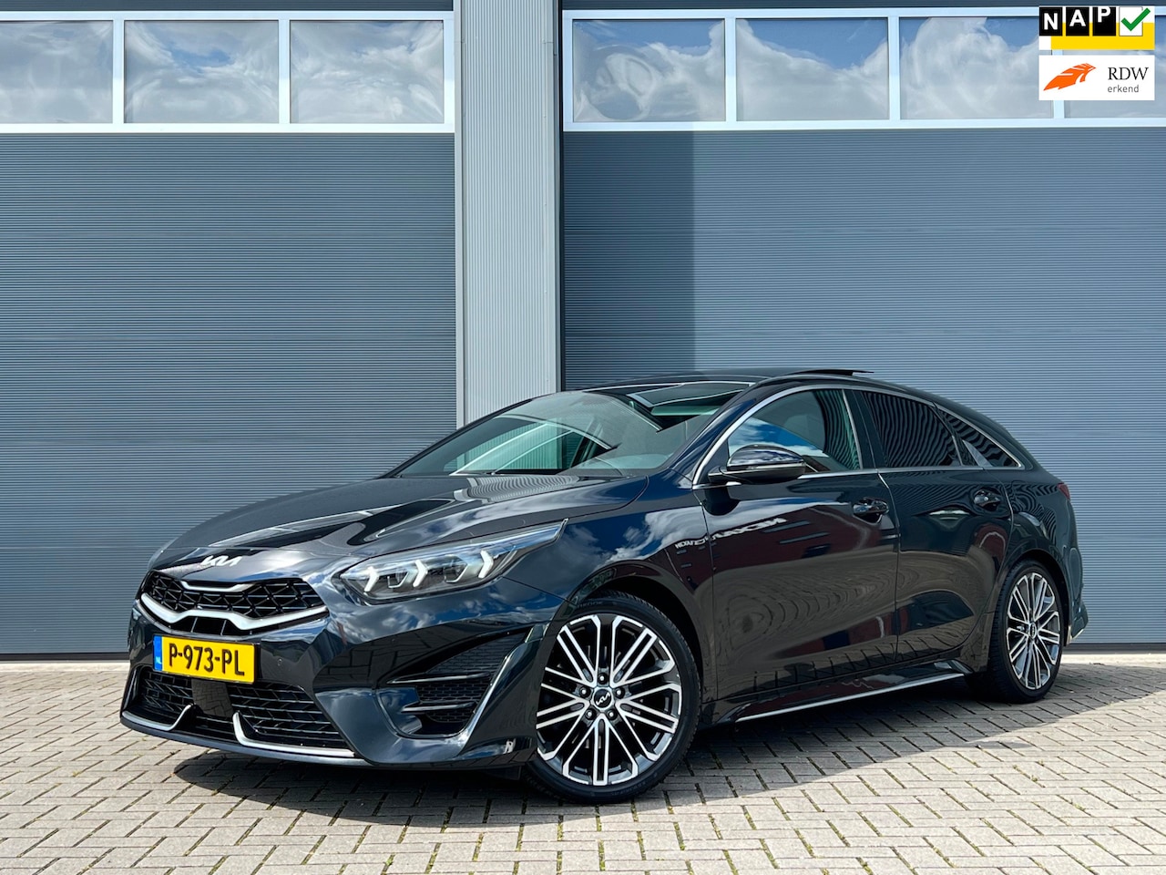 Kia Pro cee'd - 1.5 T-GDi GT-PlusLine|Pano|trekhaak|BTW|dealeronderhouden - AutoWereld.nl