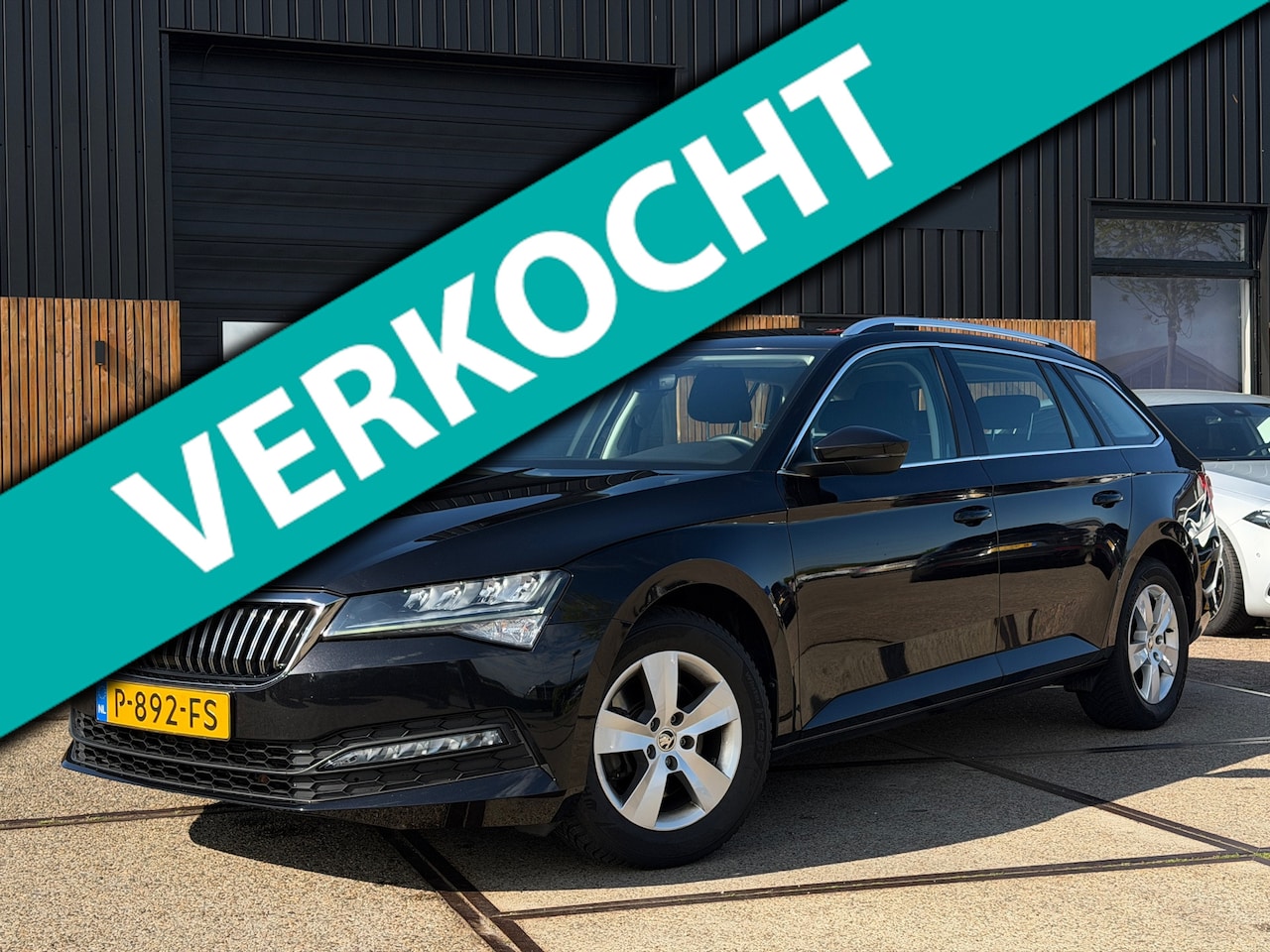 Skoda Superb Combi - 1.5 TSI ACT Business Edition Cruise Clima Trekhaak Digital Dash 20'' Wielen - AutoWereld.nl