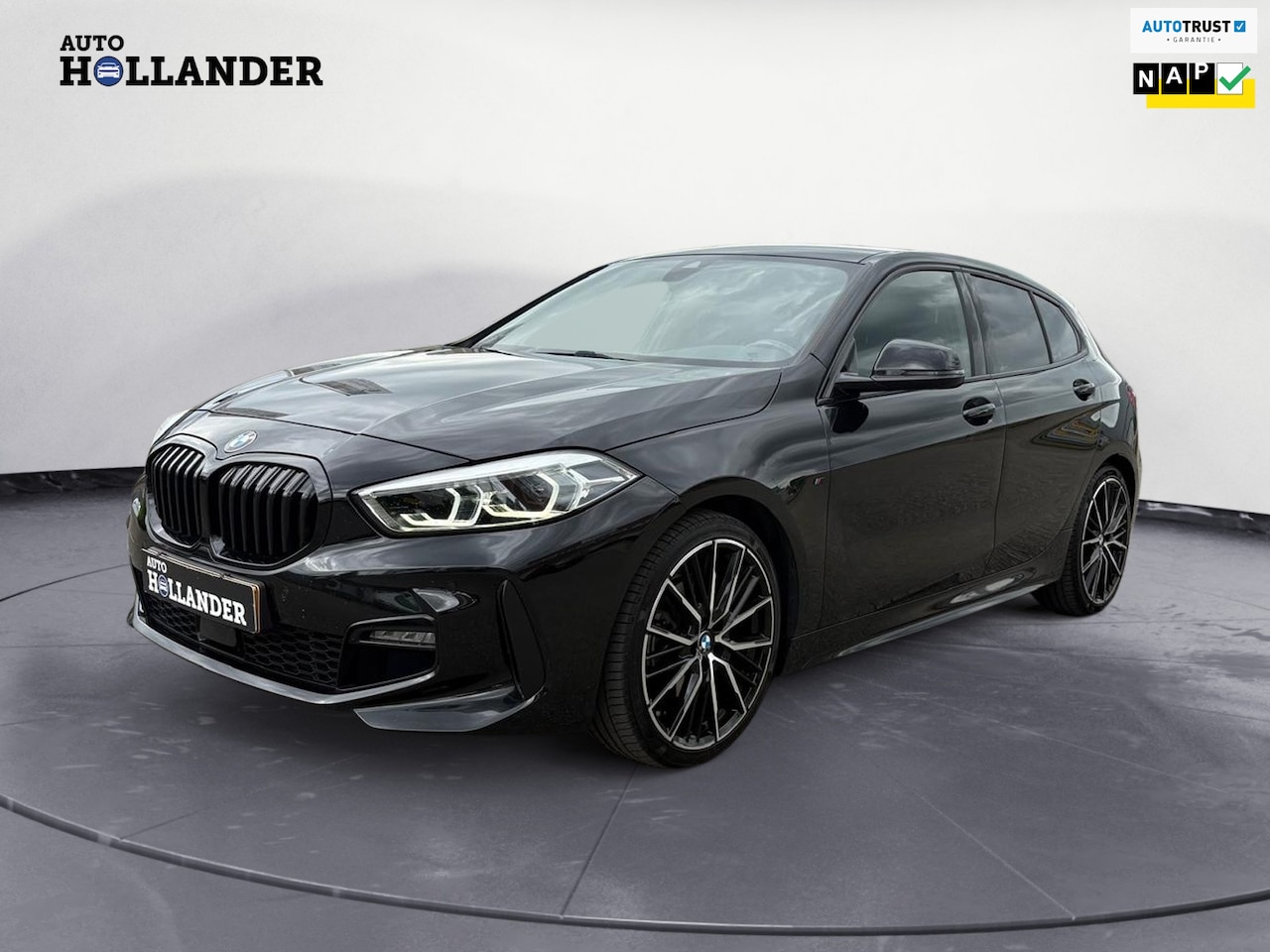 BMW 1-serie - 118i .M sport/leder/full led/shadow line/19inch/carplay - AutoWereld.nl