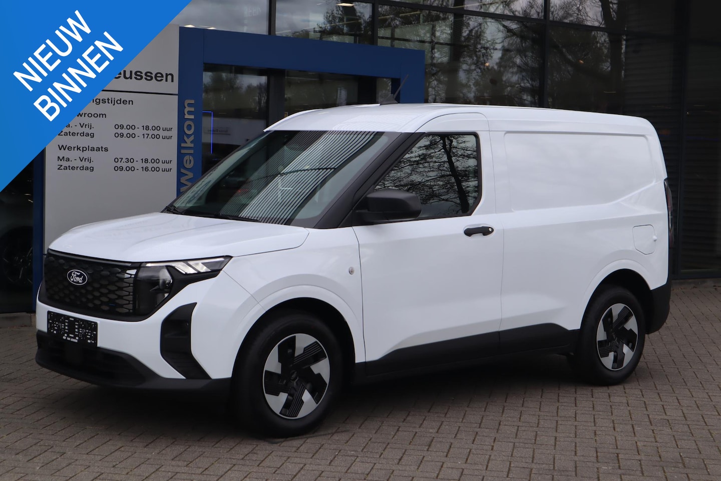 Ford Transit Courier - E-TRANSIT TREND 44KWH NIEUW! TREKHAAK P-SENSOREN CRUISE CAMERA ANDROID/APPLE CLIMA - AutoWereld.nl