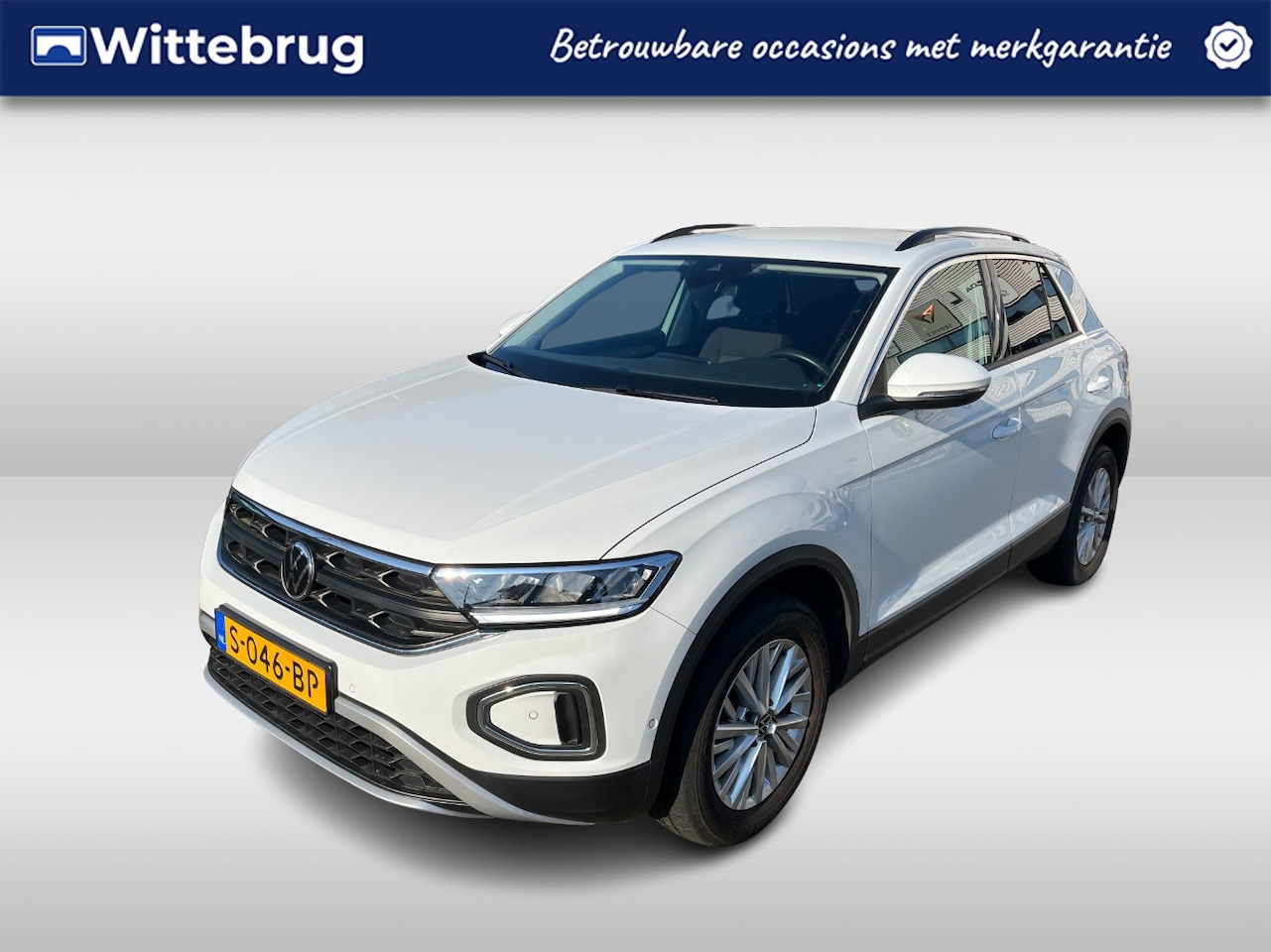 Volkswagen T-Roc - 1.0 TSI Life Trekhaak / App-connect / Parkeersensoren / 16"LM velgen / Virtual Cockpit - AutoWereld.nl