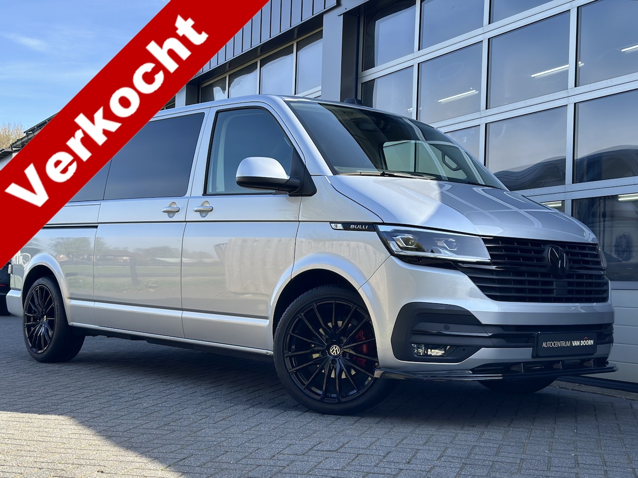 Volkswagen Transporter - 2.0 TDI 150pk | DSG | Lang | Bulli | Blackline | LED | Navi | Apple Carplay | Trekhaak | C - AutoWereld.nl