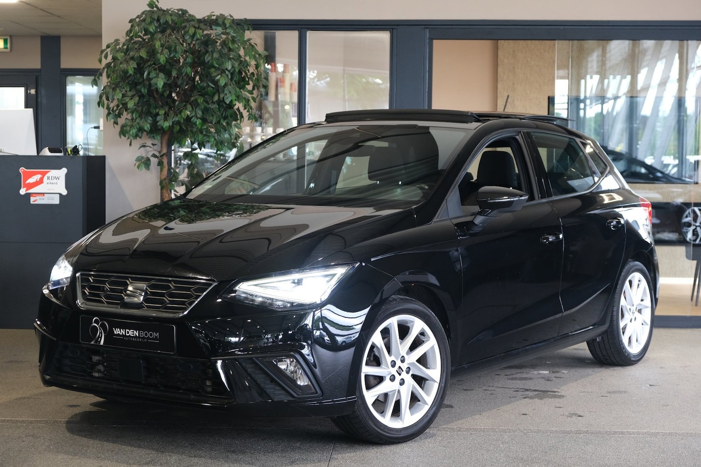 SEAT Ibiza - 1.0 EcoTSI FR 110PK DSG Facelift Pano Virtual Led Navi Cam Stoelverwarming - AutoWereld.nl