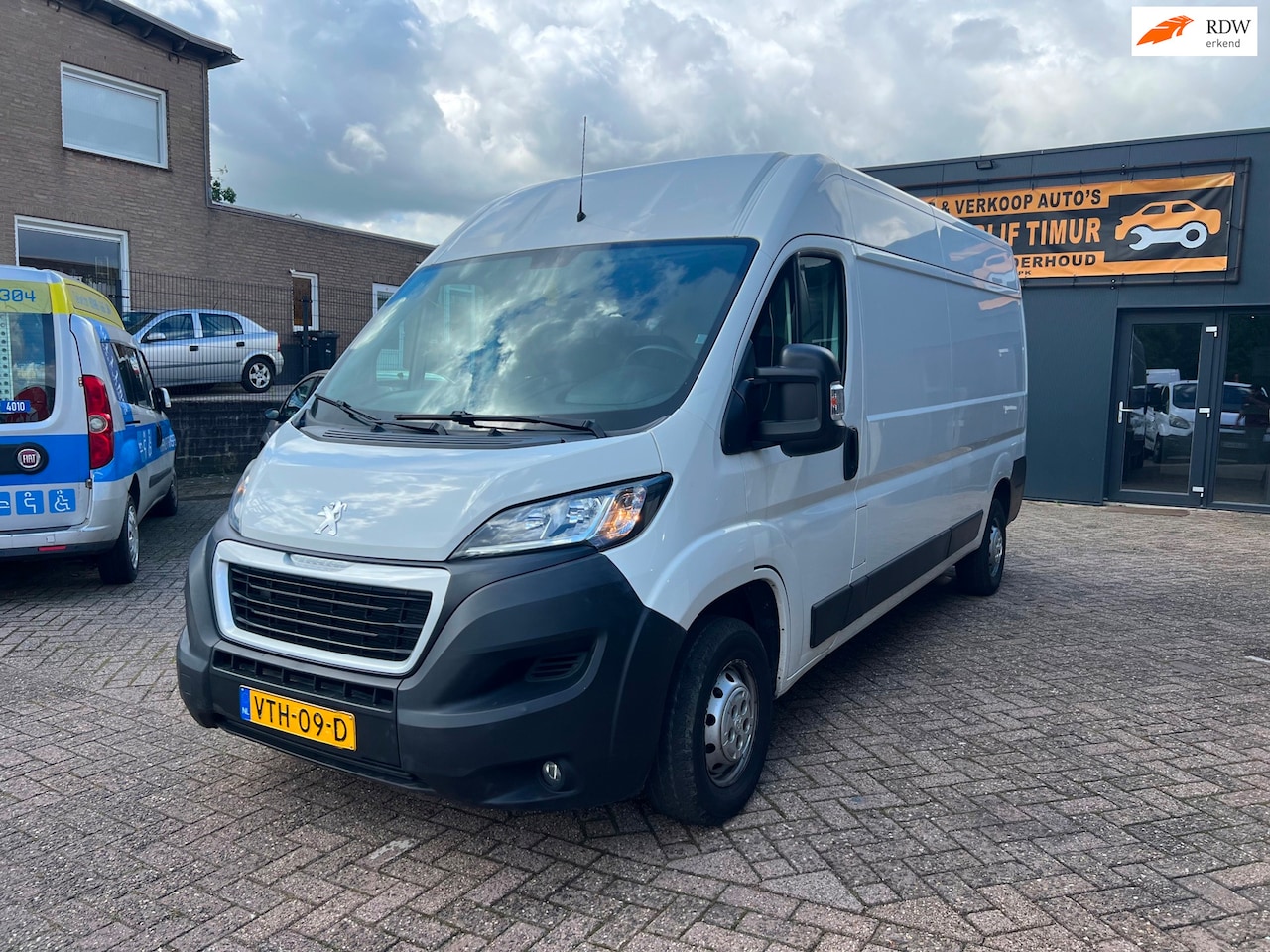 Peugeot Boxer - 335 2.0 BlueHDI L3H2 Pro 335 2.0 BlueHDI L3H2 Pro - AutoWereld.nl