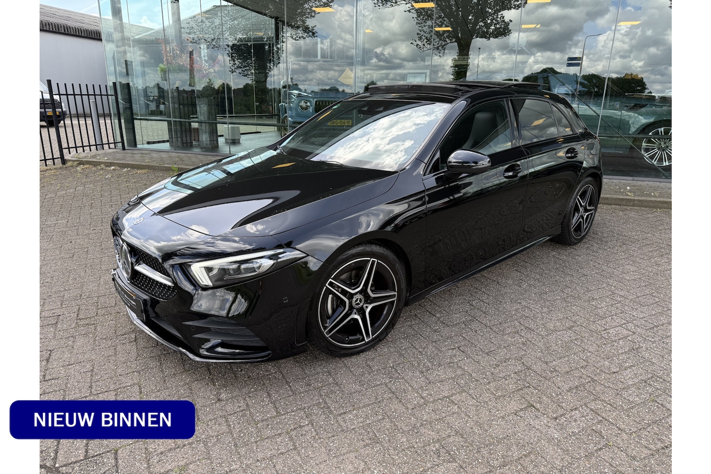 Mercedes-Benz A-klasse - 200 Business Solution AMG ** Panodak ** LED ** Carplay ** APK 11-2027!! ** Dealeronderhoud - AutoWereld.nl