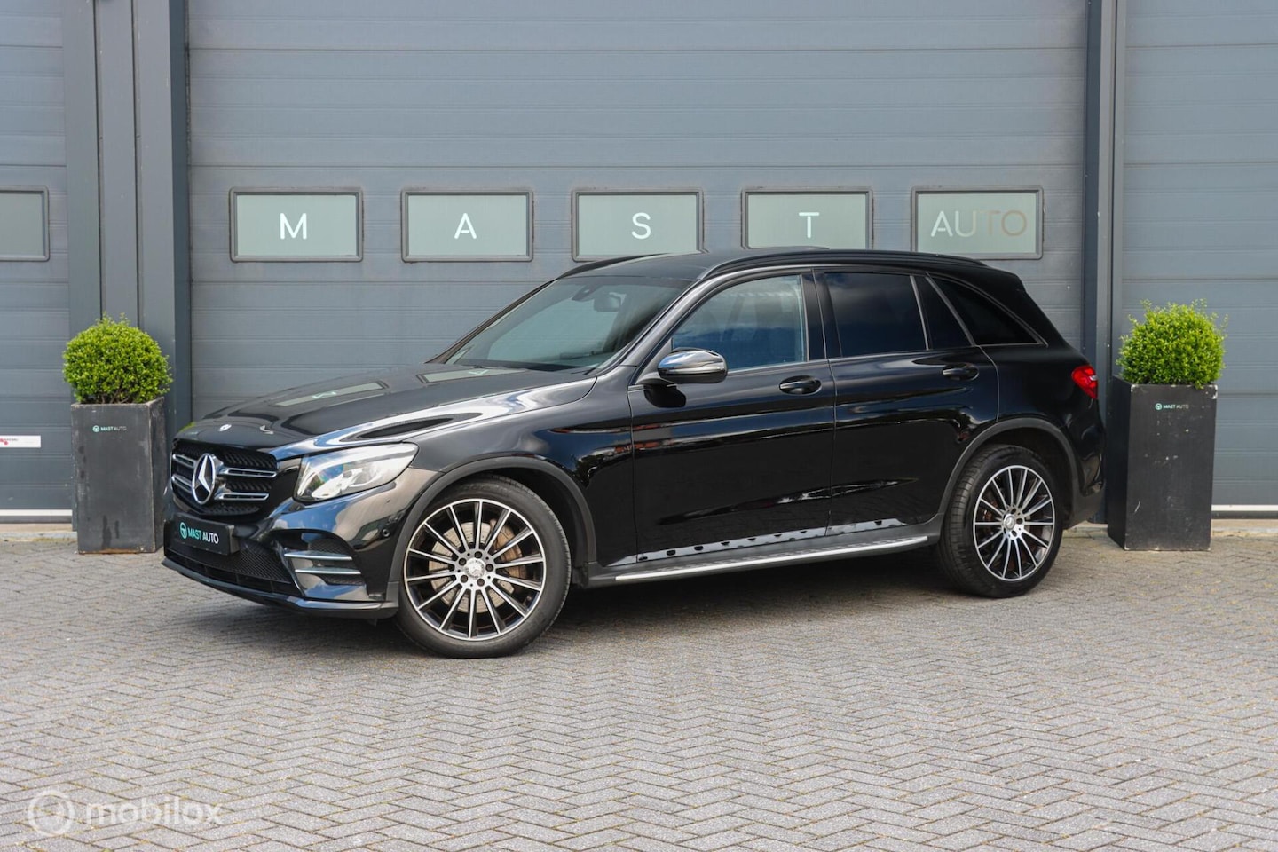 Mercedes-Benz GLC-klasse - 220 d 4MATIC|AMG|PANO|Night pakket|Keyless|LED - AutoWereld.nl
