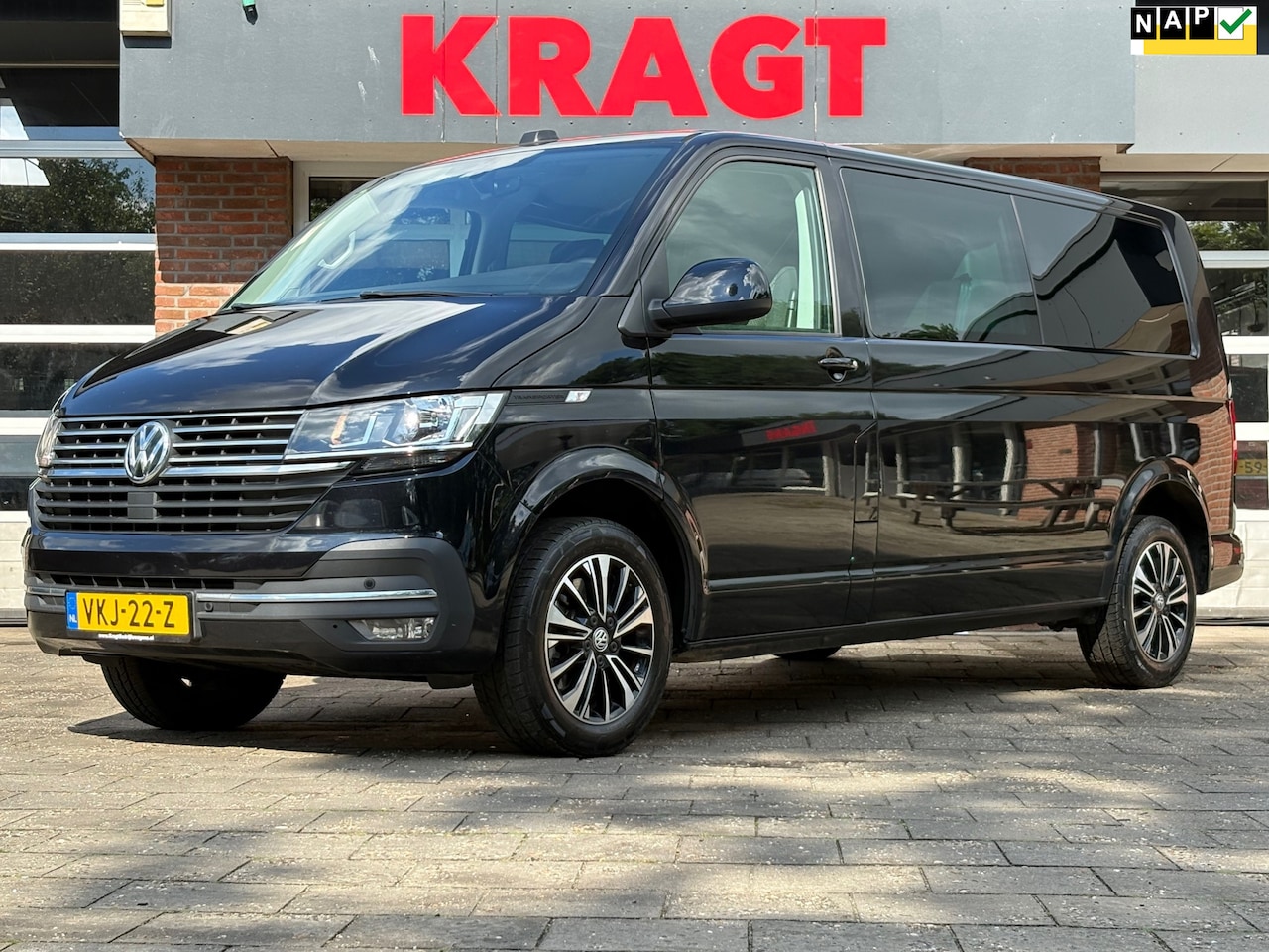 Volkswagen Transporter - 2.0 TDI L2H1|DUBBELCABINE|AUTOMAAT|NAP|airco|cruise|apple carplay|lichtmetalen velgen|park - AutoWereld.nl