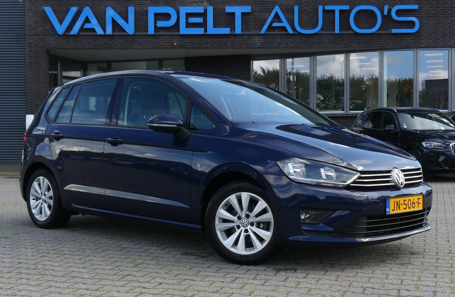 Volkswagen Golf Sportsvan - 1.0 TSI Connected Series / Carplay / Camera - AutoWereld.nl