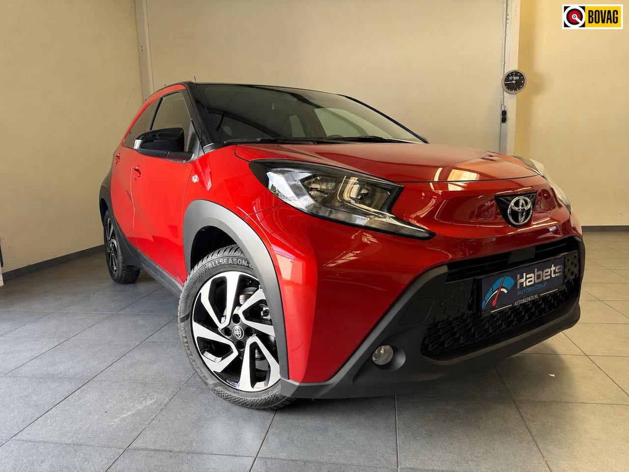 Toyota Aygo X - 1.0 VVT-i S-CVT Automaat/Stoelverw/Carplay/cruise/Bi-tone/17 inch/pas 3000km! - AutoWereld.nl