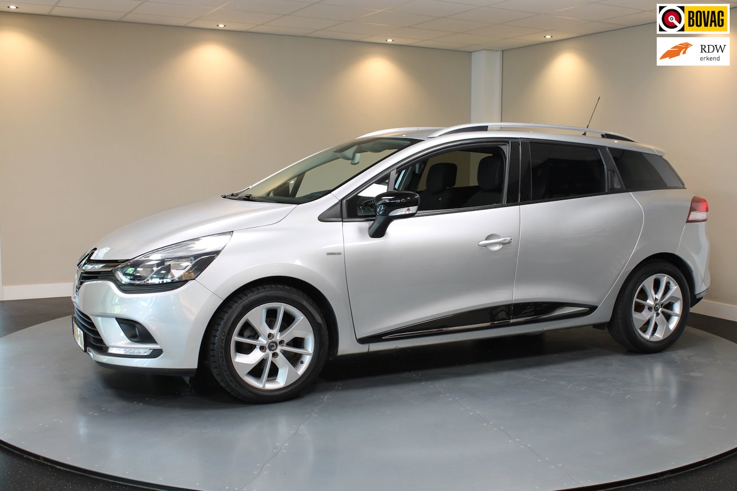 Renault Clio Estate - 1.2 TCe Limited *Automaat* Trekhaak|Navi|Cruise|DAB|PDC - AutoWereld.nl