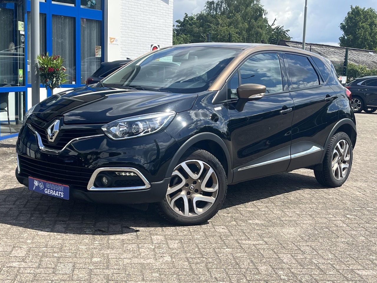 Renault Captur - 1.2 TCe Elysee R-Link | Camera | Stoelverwarming | Navigatie | Cruise Control | Climate Co - AutoWereld.nl