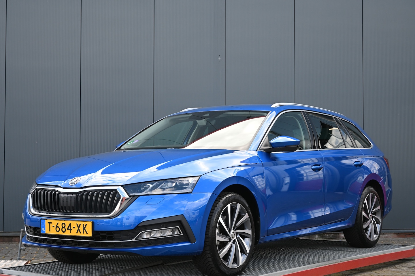 Skoda Octavia Combi - 1.0 TSI Business Edition Plus trekhaak - AutoWereld.nl
