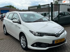 Toyota Auris Touring Sports - 1.8 Hybrid Aspiration 2e eigenaar dealer onderhouden achteruit camera navigatie cruis cont