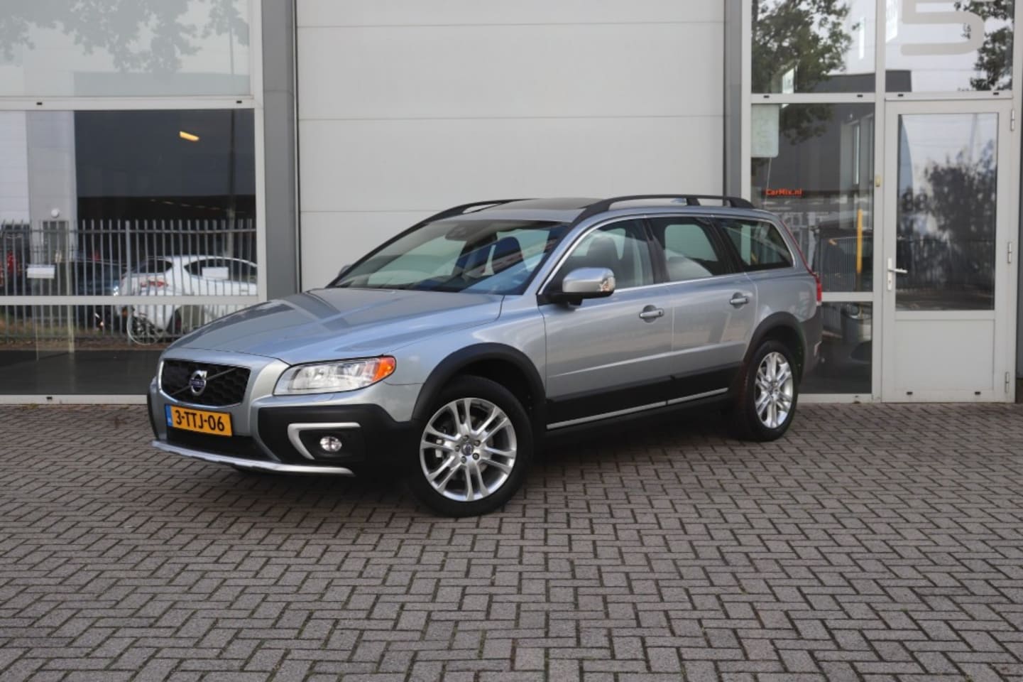 Volvo XC70 - 2.0 T5 245PK FWD NORDIC+ AUT/ORIG.NL/DEALERONDERH. /STANDKACHEL/SCHUIFDAK/18 - AutoWereld.nl