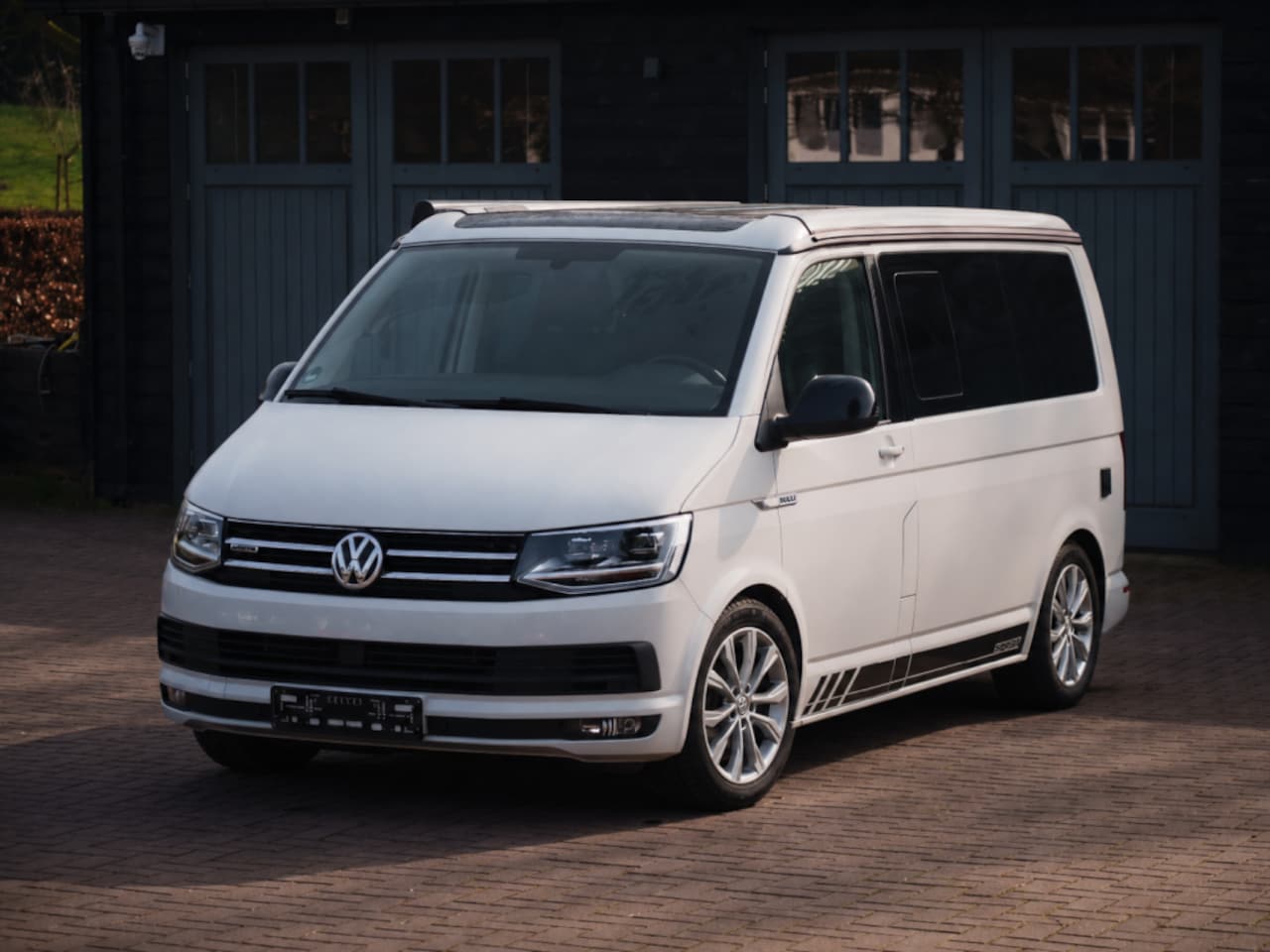 Volkswagen Transporter California - Beach Camper 200PK! - AutoWereld.nl