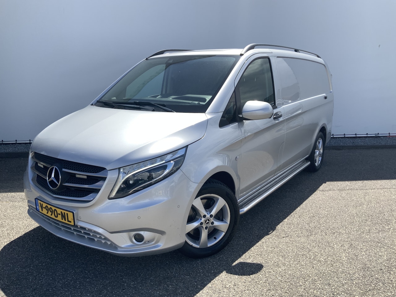 Mercedes-Benz Vito - 119 CDI Lang Automaat 4X4 Airco Cruise Camera Navi Leer Trekhaak 2500 kg Alu Velg Side Bar - AutoWereld.nl
