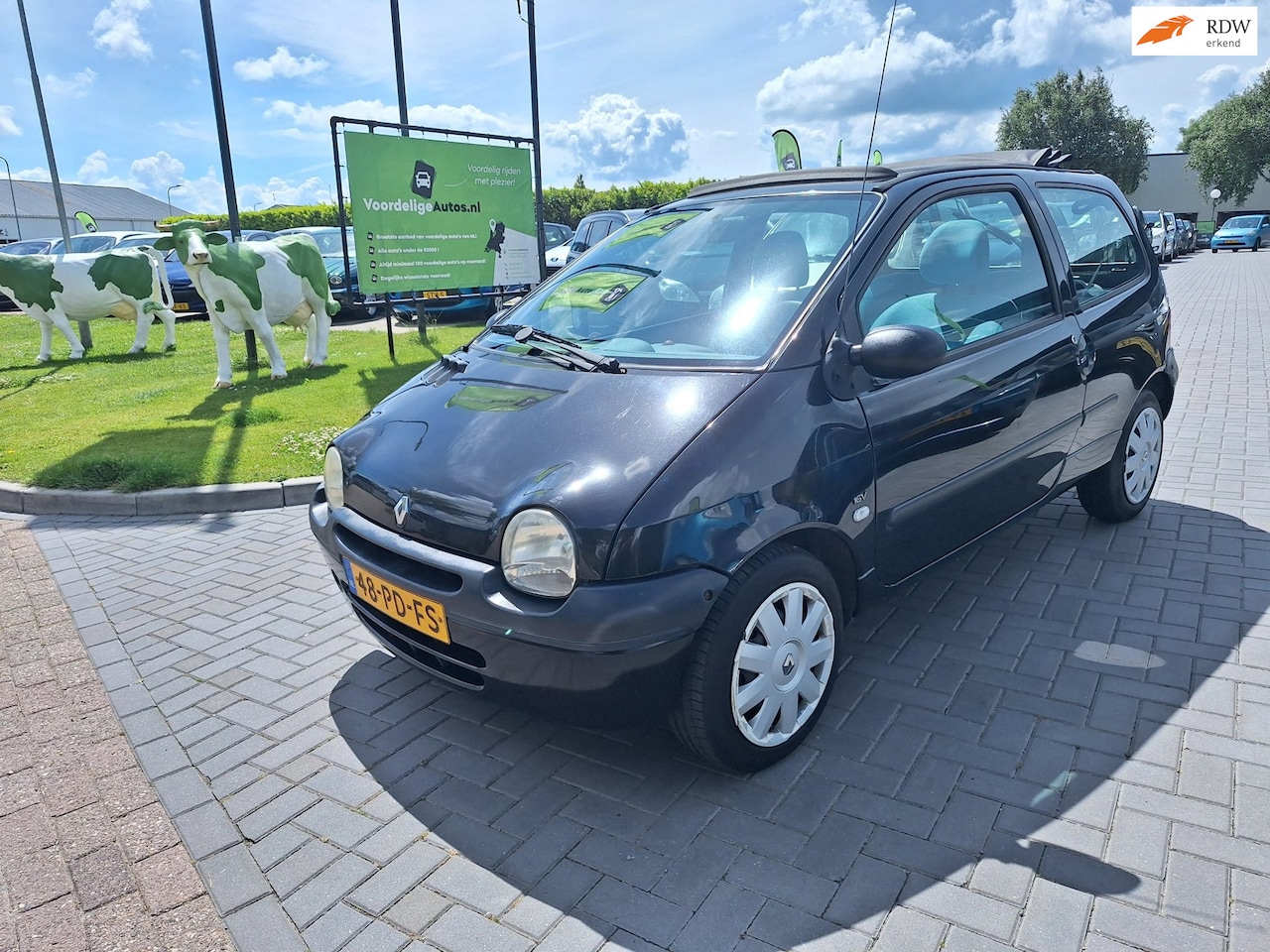 Renault Twingo - 1.2-16V Lazuli / Cabriodak!! / APK mei 2027 - AutoWereld.nl