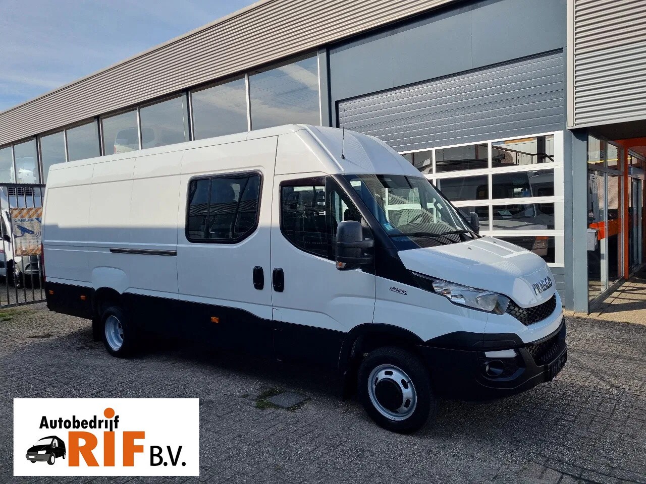Iveco Daily - 50C17/ L4H2 MAXI/ DC / 6 Zitplaatsen/ EURO 6 - AutoWereld.nl