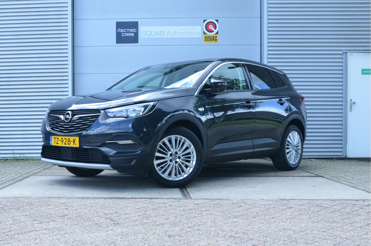 Opel Grandland X - 1.2 Turbo Business Executive Trekhaak (max 1.400kg), 18" Alu, Apple Carplay/Android Auto - AutoWereld.nl