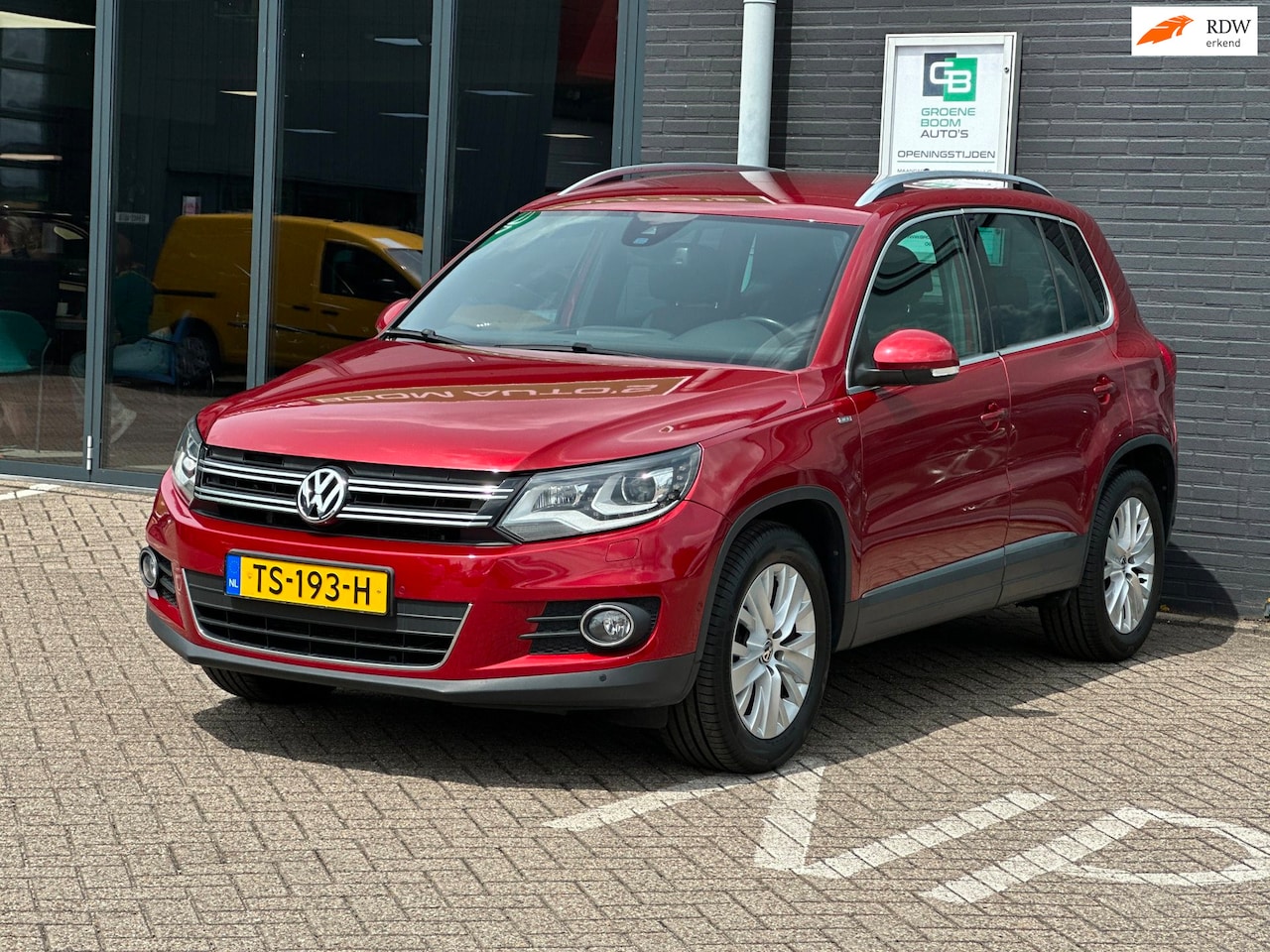 Volkswagen Tiguan - 1.4 TSI Sport&Style/AIRCO/NAVI/TREKHAAK/NETTE STAAT!! - AutoWereld.nl
