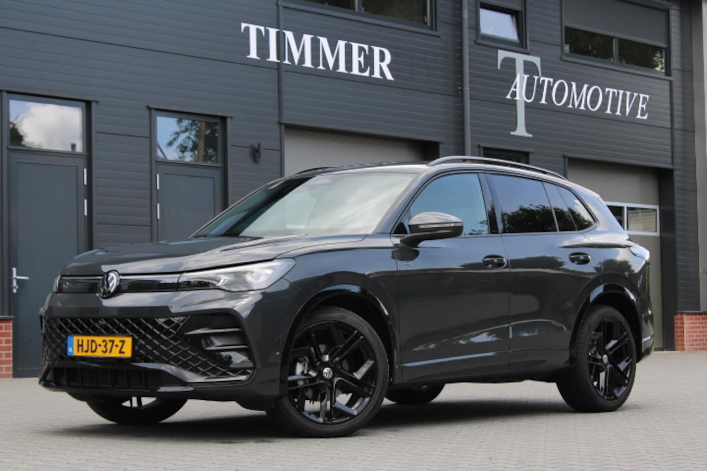 Volkswagen Tiguan - 1.5 eTSI R-Line Edition - R Line binnen en buiten - 360 camera - 20 inch Stoelmassage - We - AutoWereld.nl