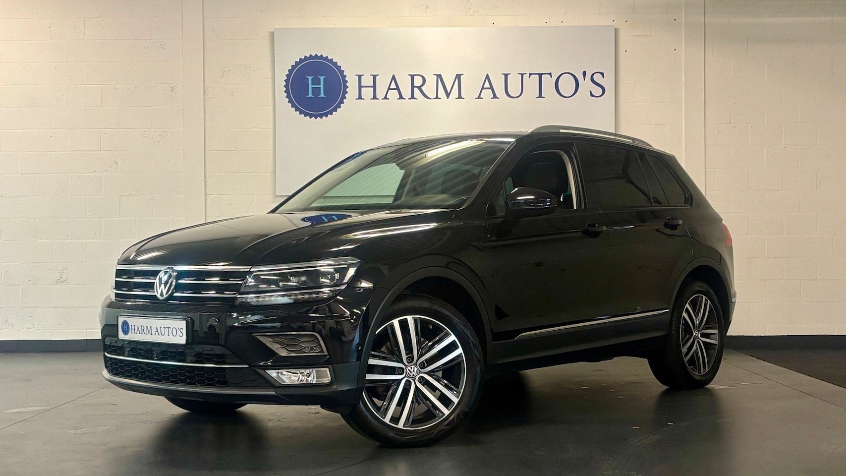 Volkswagen Tiguan - 2.0 TSI 4Motion Highline Pano / Volleer / Led / Cam - AutoWereld.nl