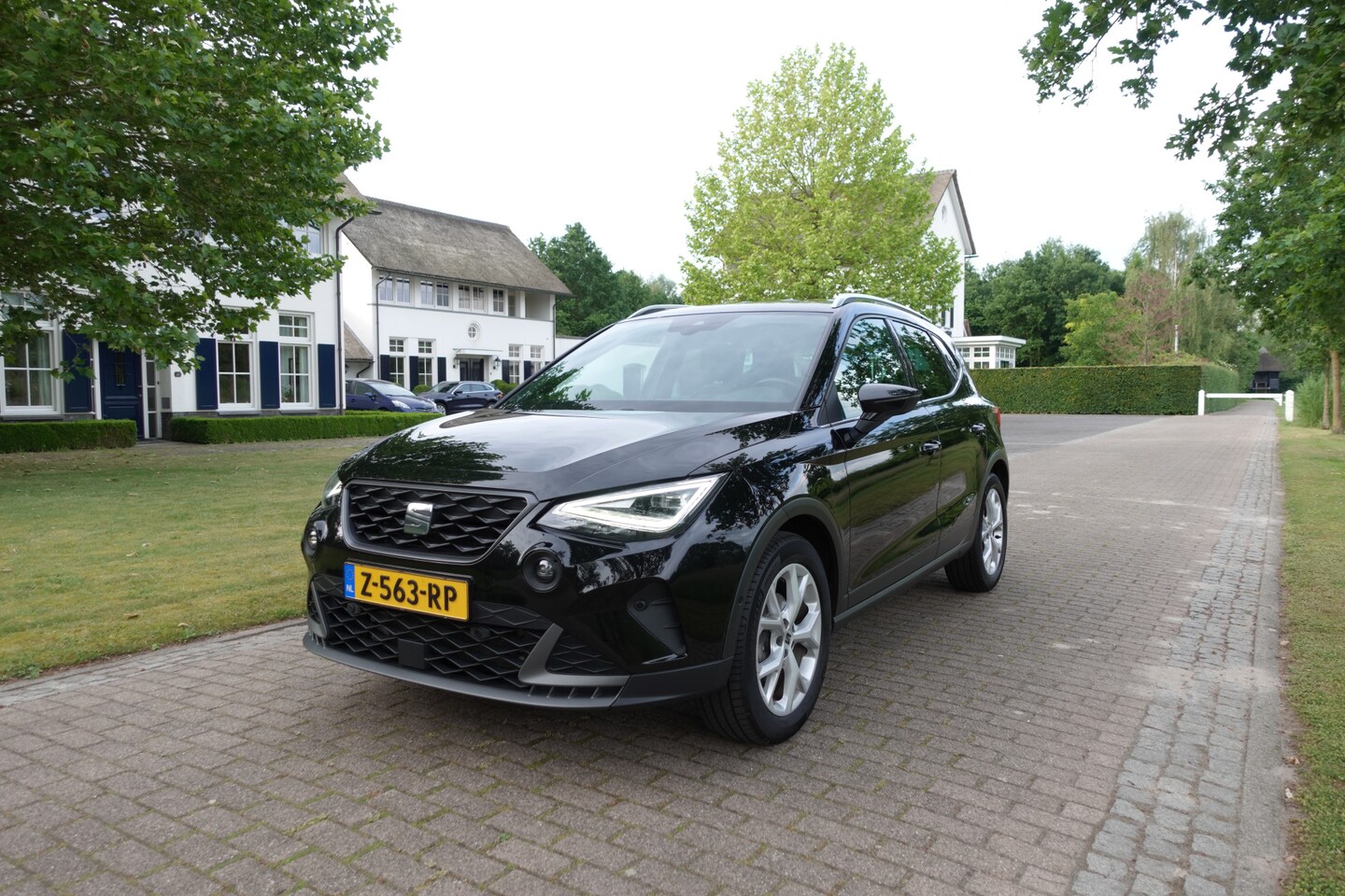 SEAT Arona - 1.0 TSI FR Business Intense | Trekhaak | ACC | CarPlay | Camera | Stoelverwarming | - AutoWereld.nl