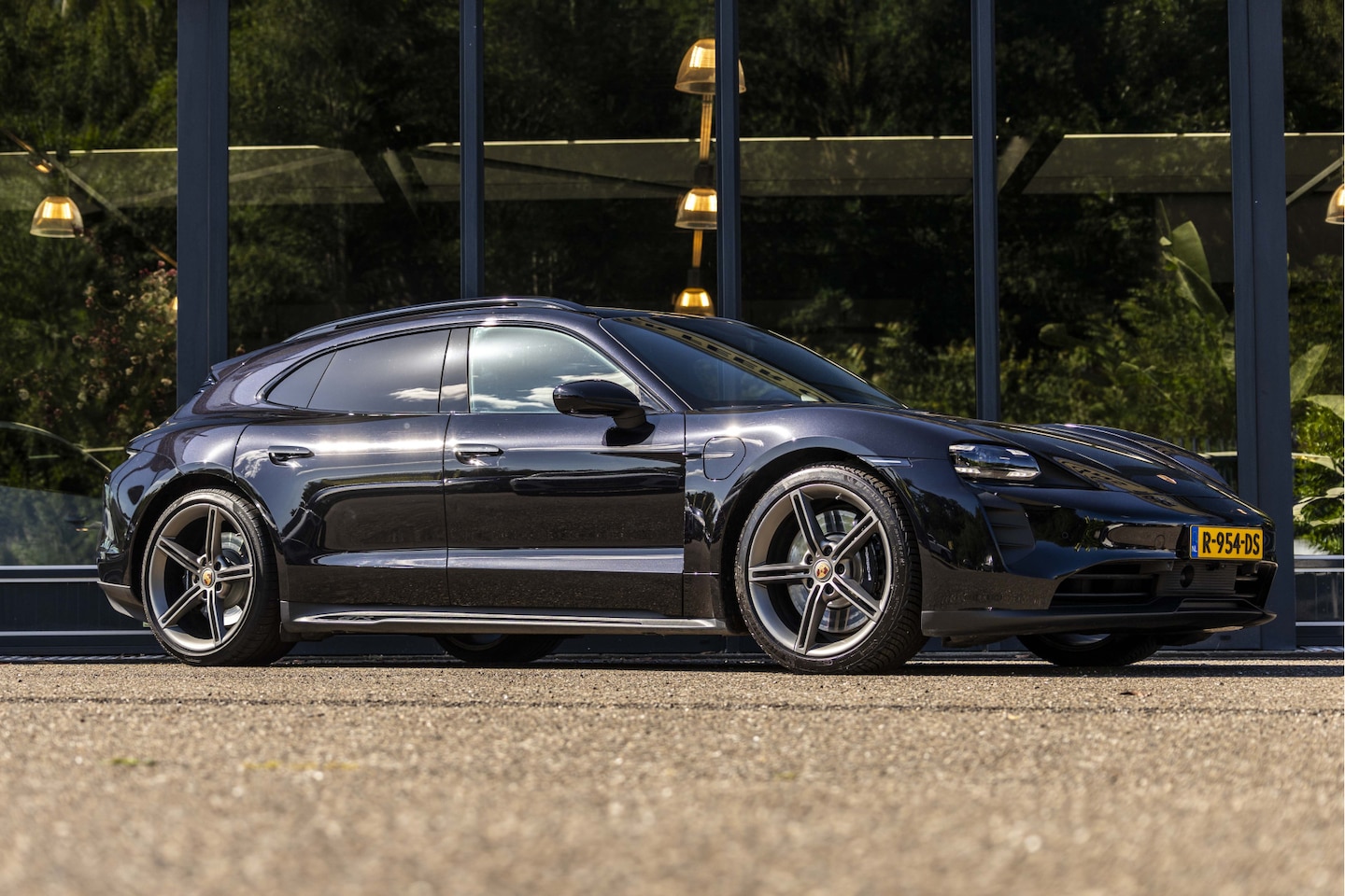 Porsche Taycan Sport Turismo - GTS 93 kWh - AutoWereld.nl