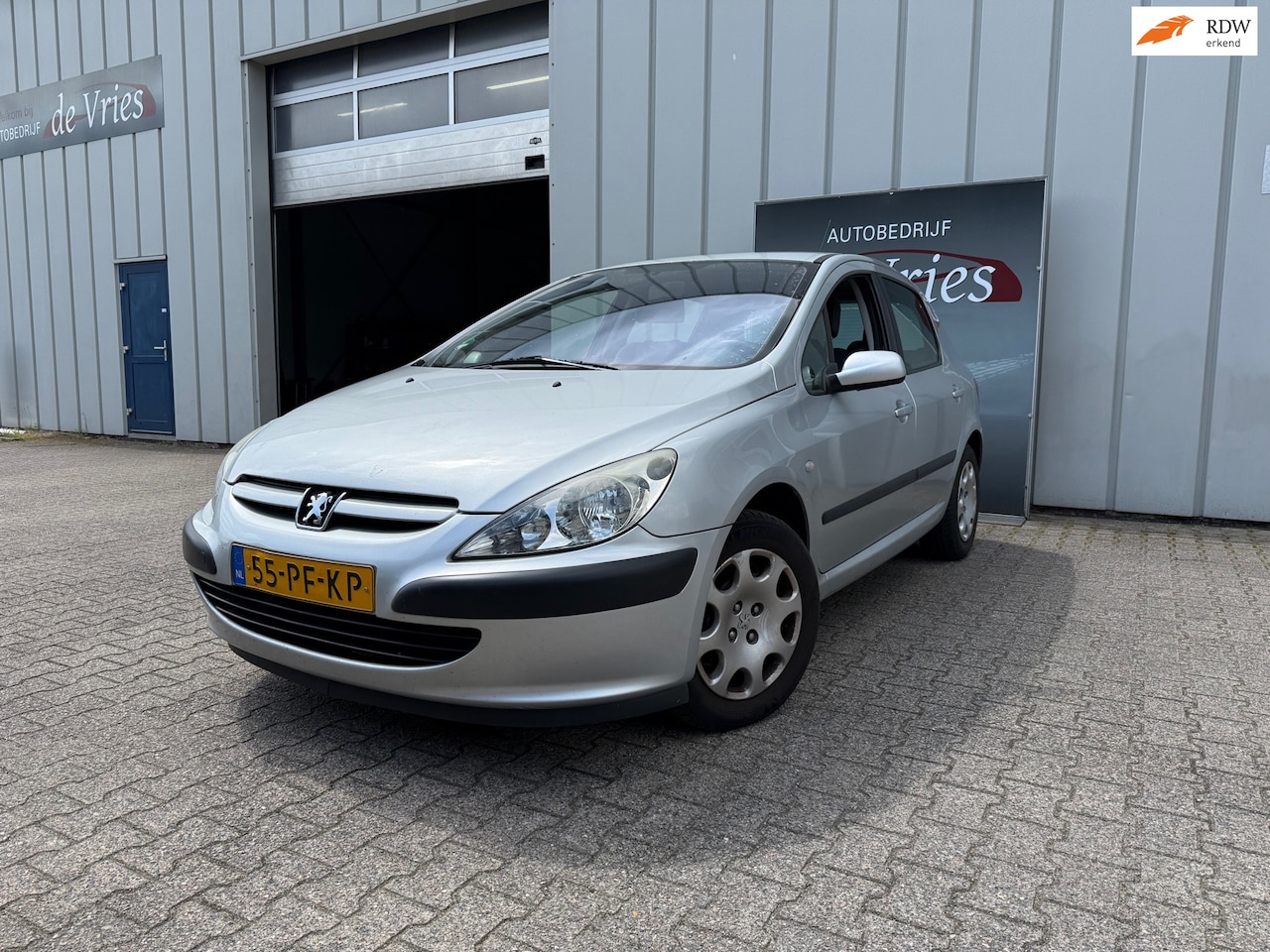 Peugeot 307 - 1.6-16V XT 5-deurs (Modelreeks 2001 - 2005) / Airco / Centrale deur vergrendeling / - AutoWereld.nl