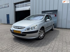 Peugeot 307 - 1.6-16V XT 5-deurs (Modelreeks 2001 - 2005) / Airco / Centrale deur vergrendeling /