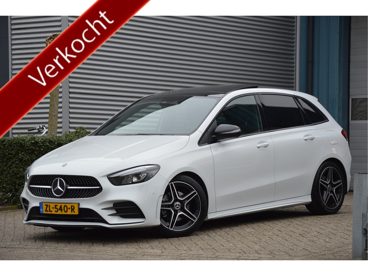 Mercedes-Benz B-klasse - 180 AMG | LED | CARPLAY | CAMERA | PANODAK | NIGHTPAKKET | CRUISE | CLIMA | ENZ - AutoWereld.nl