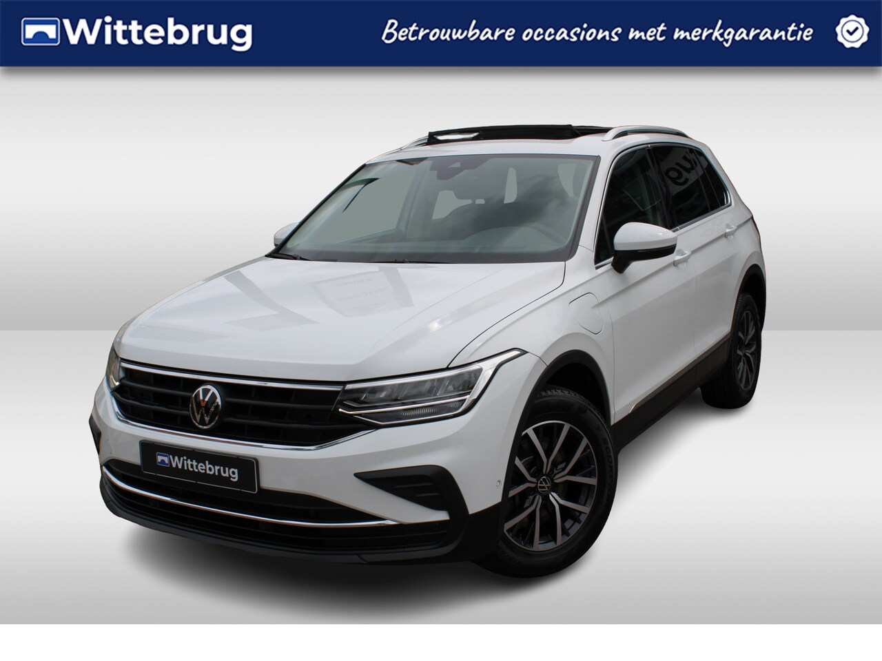 Volkswagen Tiguan - 1.4 TSI eHybrid 245pk LIFE DSG Automaat / Panorama schuifdak / Navigatie / LM 17 inch / Pa - AutoWereld.nl