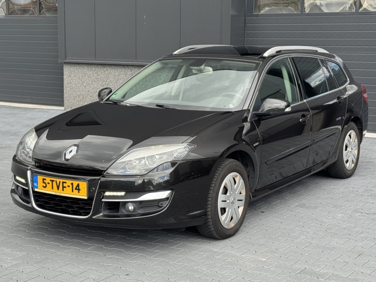 Renault Laguna Estate - 1.5 dCi Bose 110pk *PANORAMA/NAVI - AutoWereld.nl