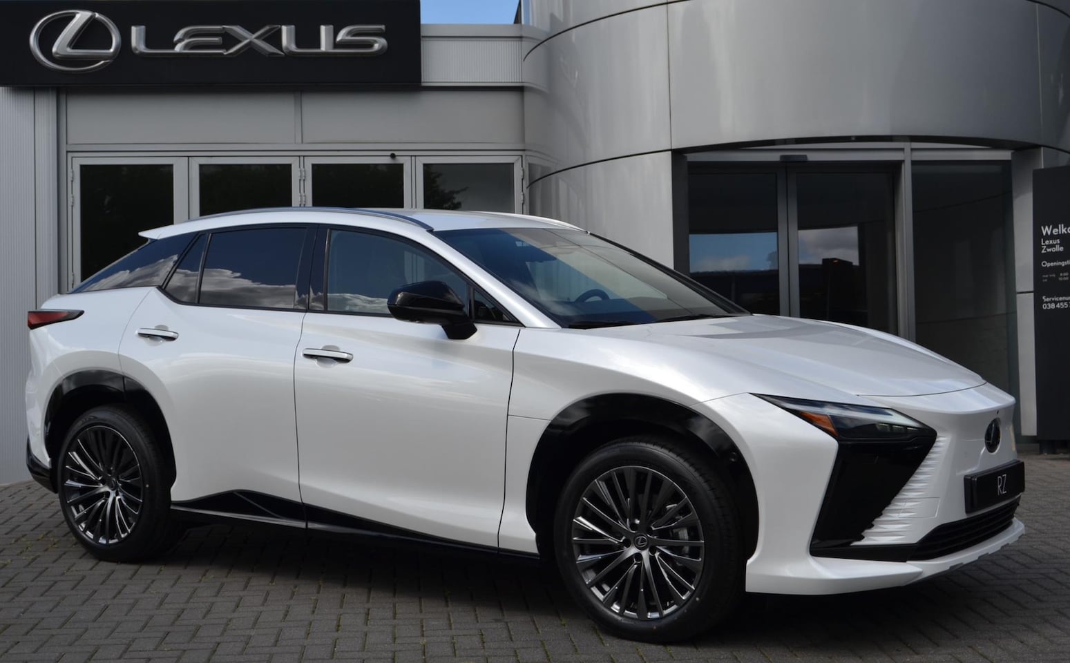 Lexus RZ - 350e 35th Edition 77 kWh NIEUW DIRECT LEVERBAAR HUD STOELVENT 20" LM-VELGEN INFRAROOD-VERW - AutoWereld.nl