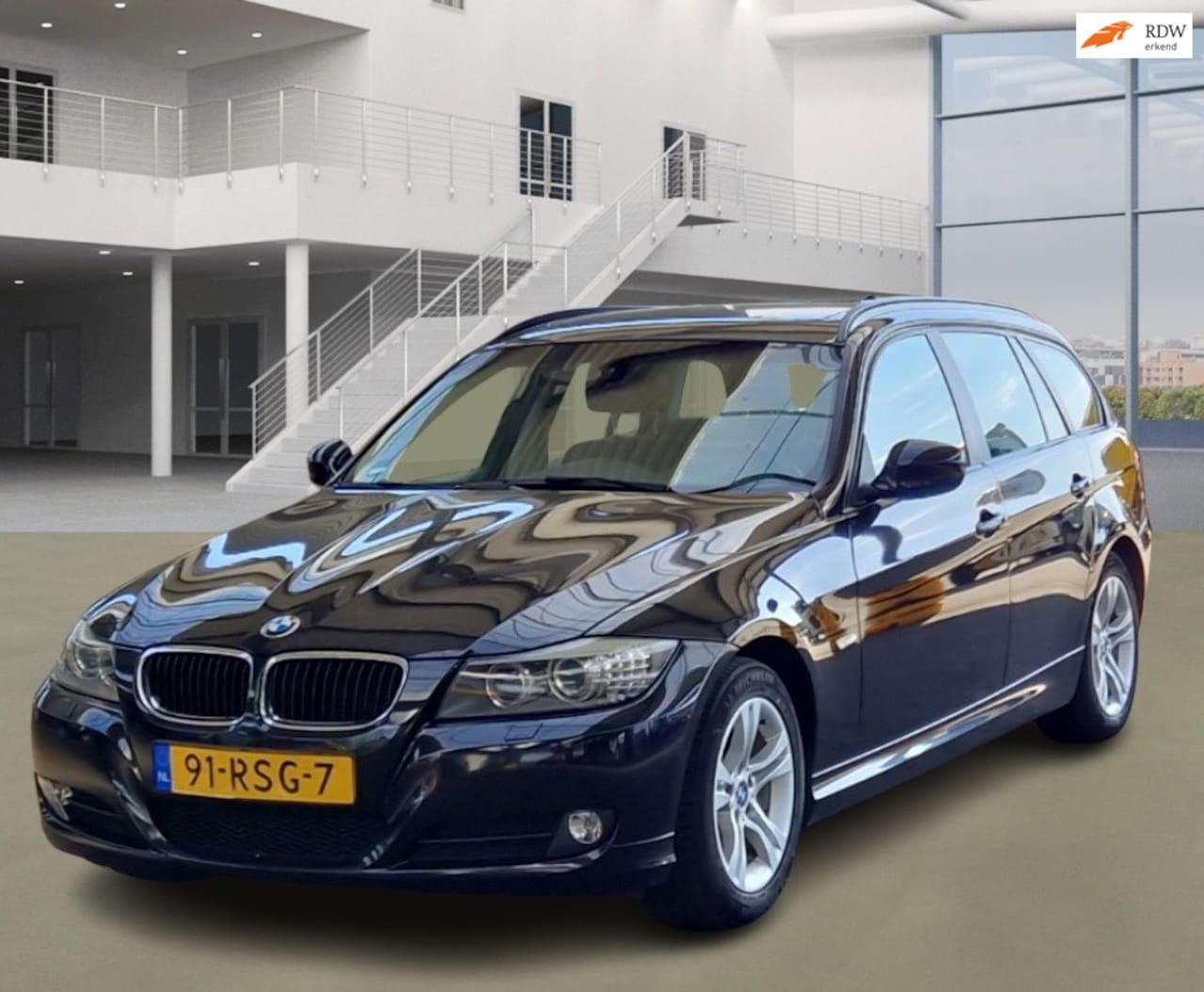 BMW 3-serie Touring - 318i AUT PANO NAVI PSENSOR LEDER CRUISE TREKHAAK 2 X SLEUTELS - AutoWereld.nl