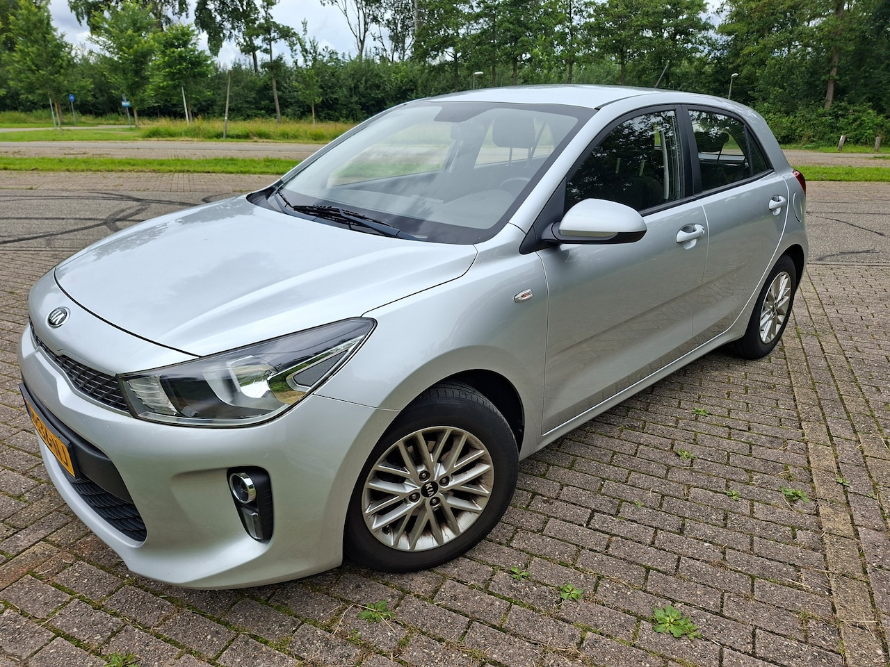 Kia Rio - 1.2 CVVT EconomyLine Geen schade, netjes onderhouden altijd, 2 sleutels aanwezig, schakelt erg fijn deze auto. - AutoWereld.nl