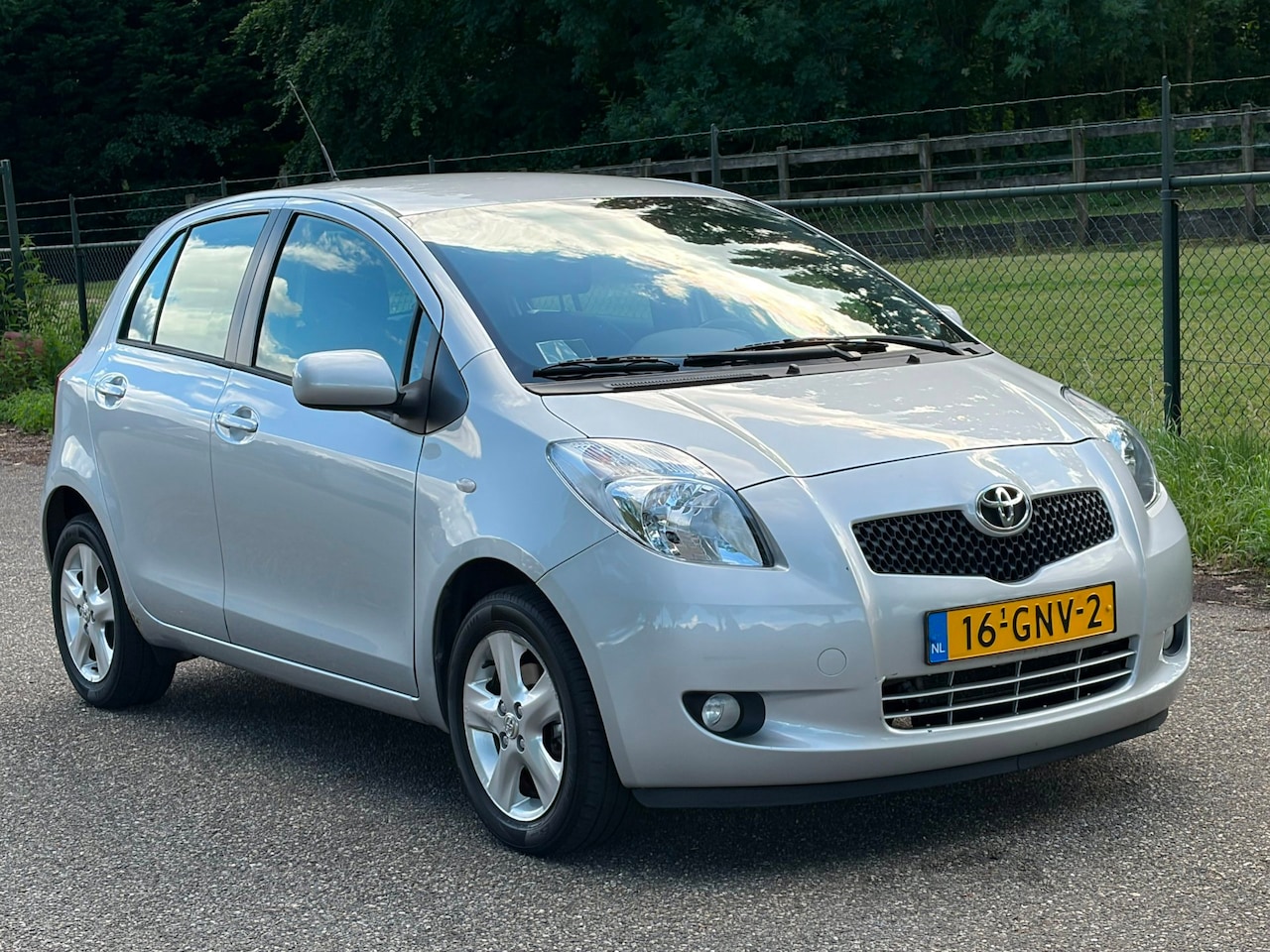 Toyota Yaris - 1.3 VVTi Luna /Airco/5-Deurs/LM-velgen/ - AutoWereld.nl