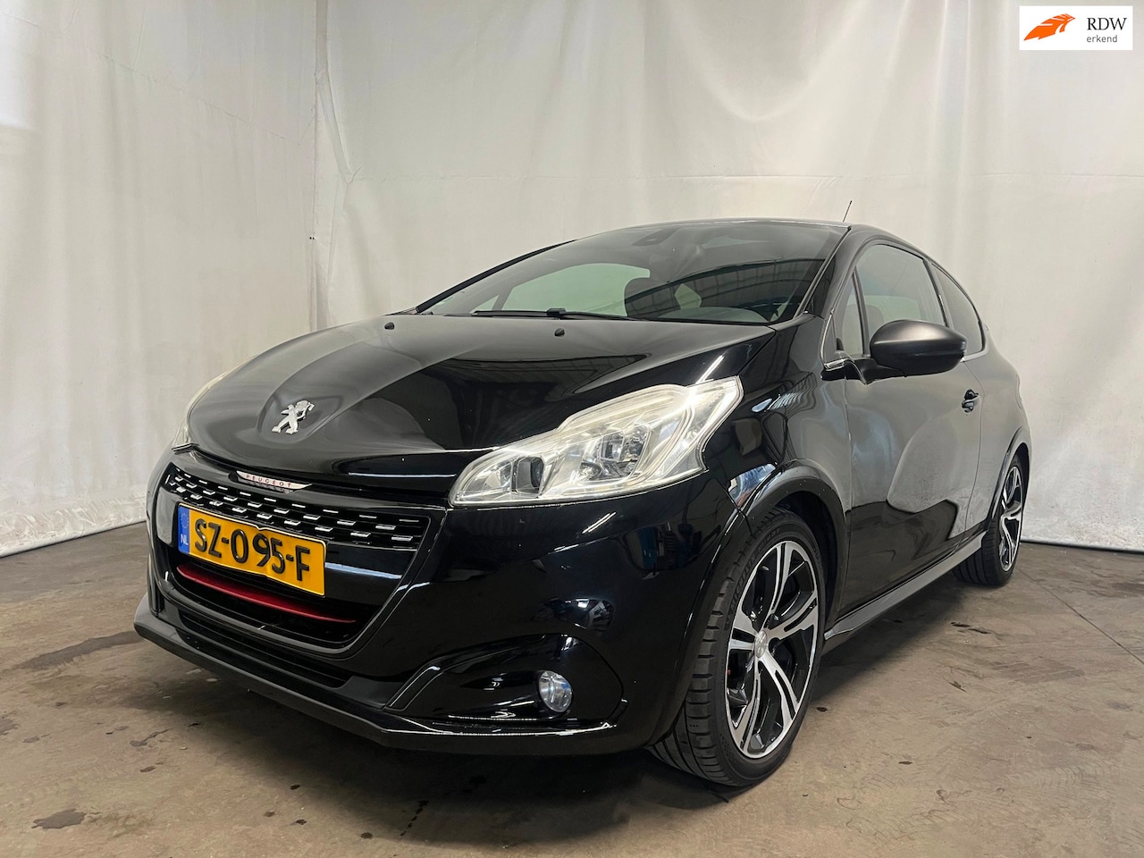 Peugeot 208 - 1.6 e-THP GTi - Achter schade - AutoWereld.nl
