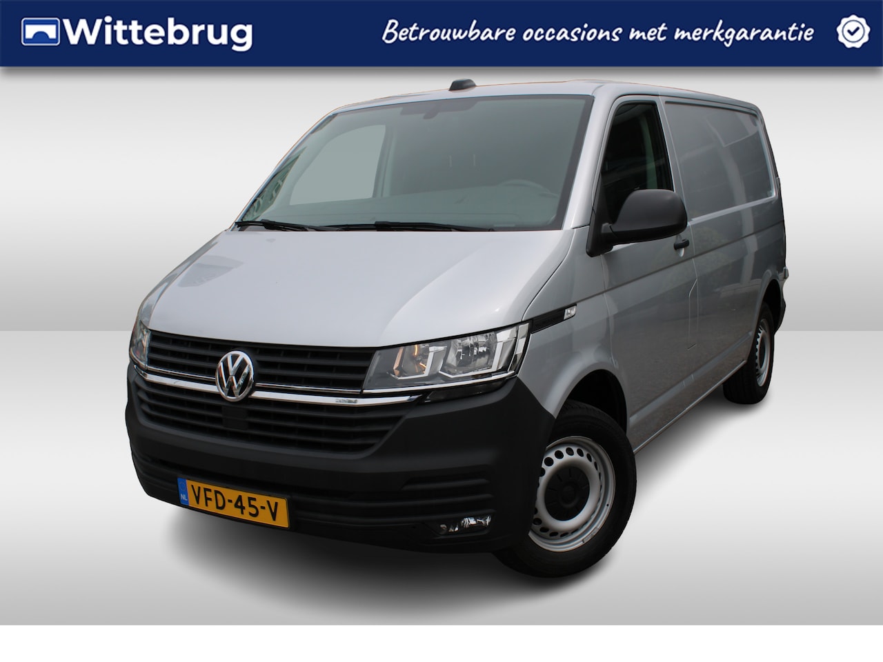 Volkswagen Transporter - 2.0 TDI 110pk L1H1 30 Comfortline / Navigatie / Parkeersensoren A / Cruise Control \ APP C - AutoWereld.nl