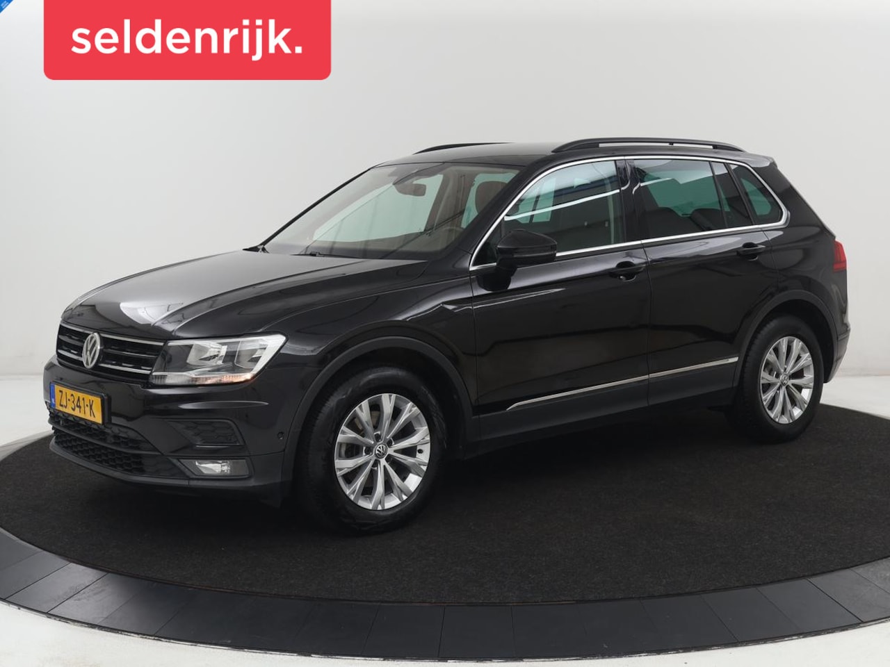 Volkswagen Tiguan - 1.5 TSI Comfortline | 1e eigenaar | Trekhaak | Carplay | Camera | Navigatie | Park Assist - AutoWereld.nl