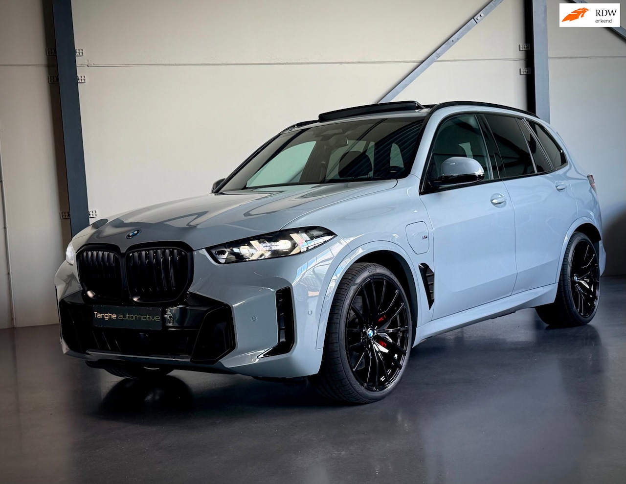 BMW X5 - xDrive50e XDrive50e, SkyLounge, 4-wielbest, Stoelventilatie, Brooklyn Grau - AutoWereld.nl