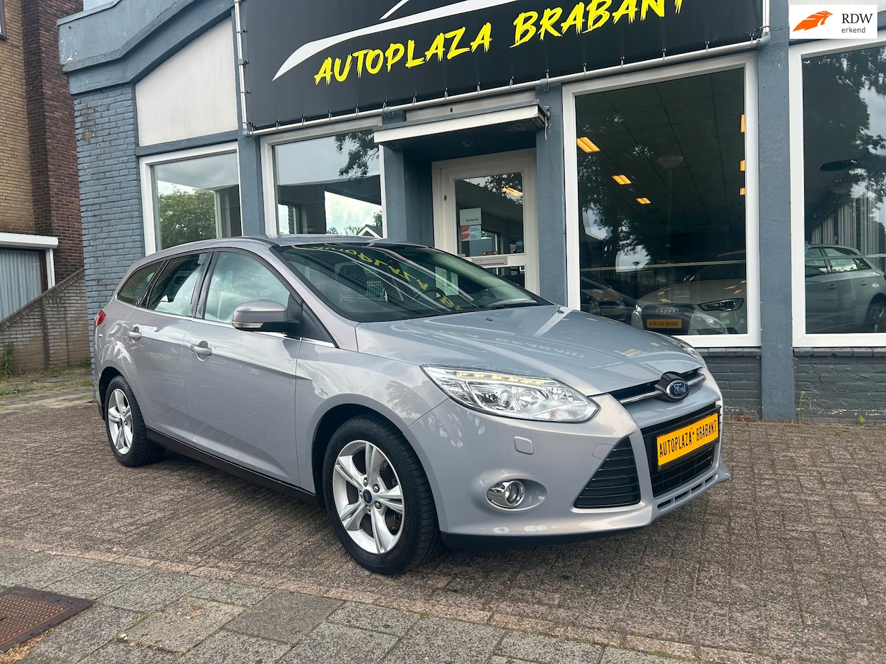 Ford Focus Wagon - 1.6 EcoBoost Titanium/ CLIMA/ CRUISE/ STOELVERW/ XENON/ BLUETOOTH/ PDC - AutoWereld.nl