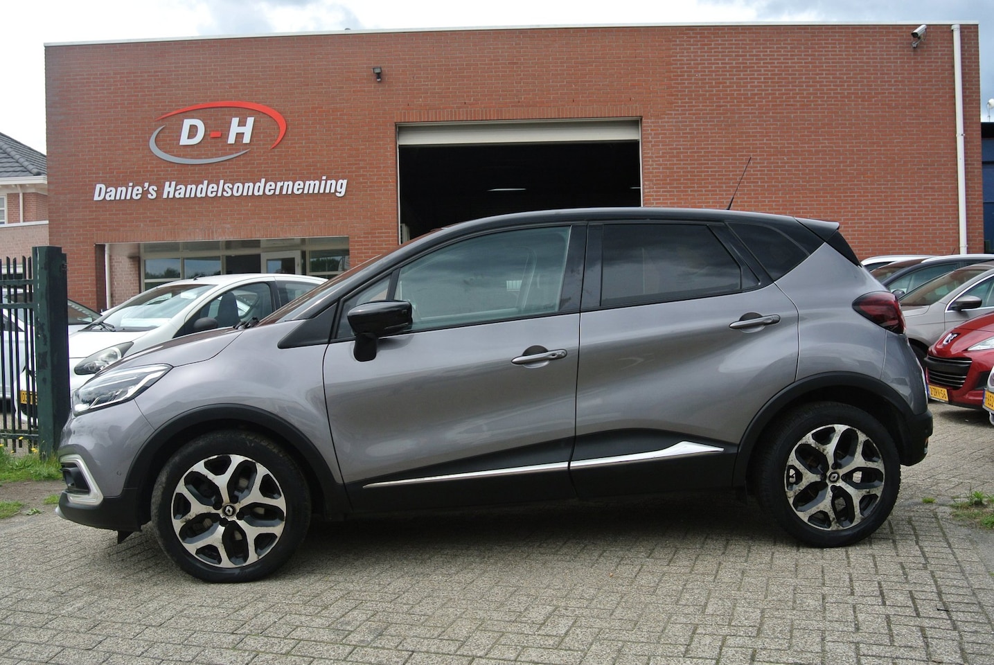 Renault Captur - 1.2 TCe Intens airco automaat achteruitrijcamera inruil mogelijk nap - AutoWereld.nl