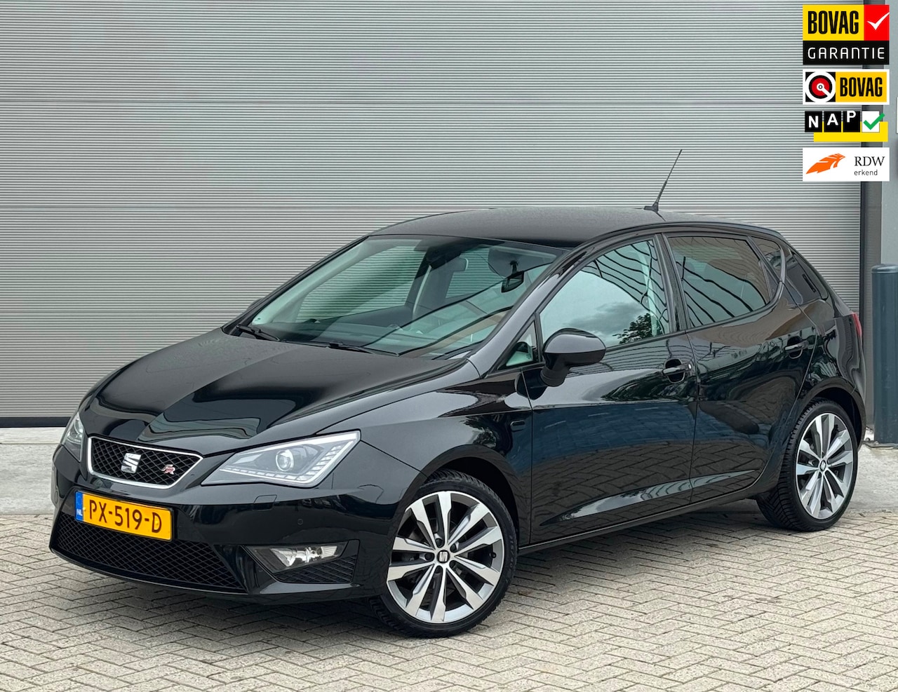 SEAT Ibiza - 1.0 TSI FR 95pk 5DRS 2018 Zwart XENON|CARPLAY|NAP - AutoWereld.nl