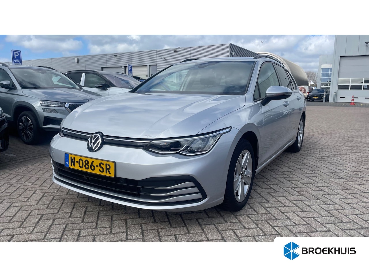 Volkswagen Golf Variant - 1.0 eTSI Life Business l Origineel NEderlandse Auto l Trekhaak l CLimate Control l Navigat - AutoWereld.nl