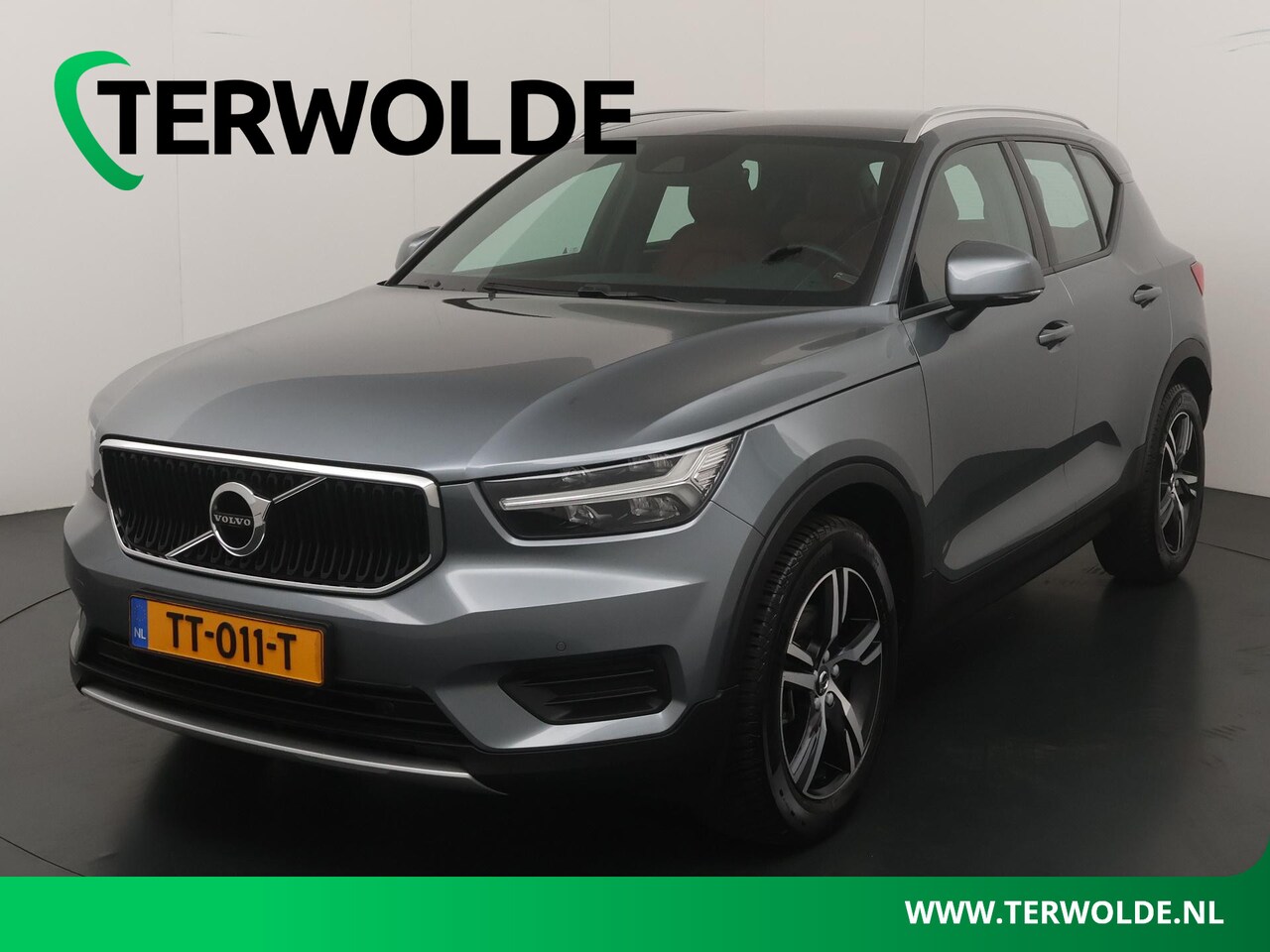 Volvo XC40 - 2.0 T4 Momentum | Trekhaak | Lederen Bekl. | El. voorstoelen | Parkeercamera | - AutoWereld.nl