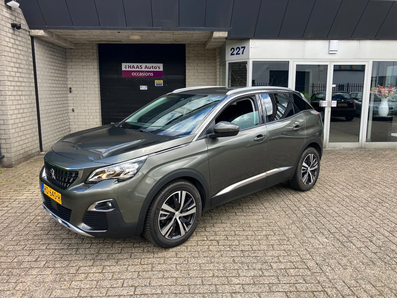 Peugeot 3008 - 1.6 BlueHDi Blue Lease Premium / NAVI / CLIMA / EXPORT / AUTOMATIC - AutoWereld.nl